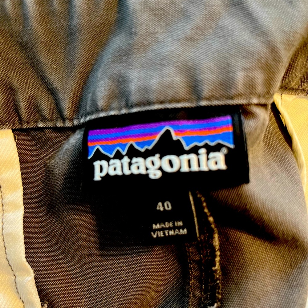 Men’s size 40 gray cargo pants.